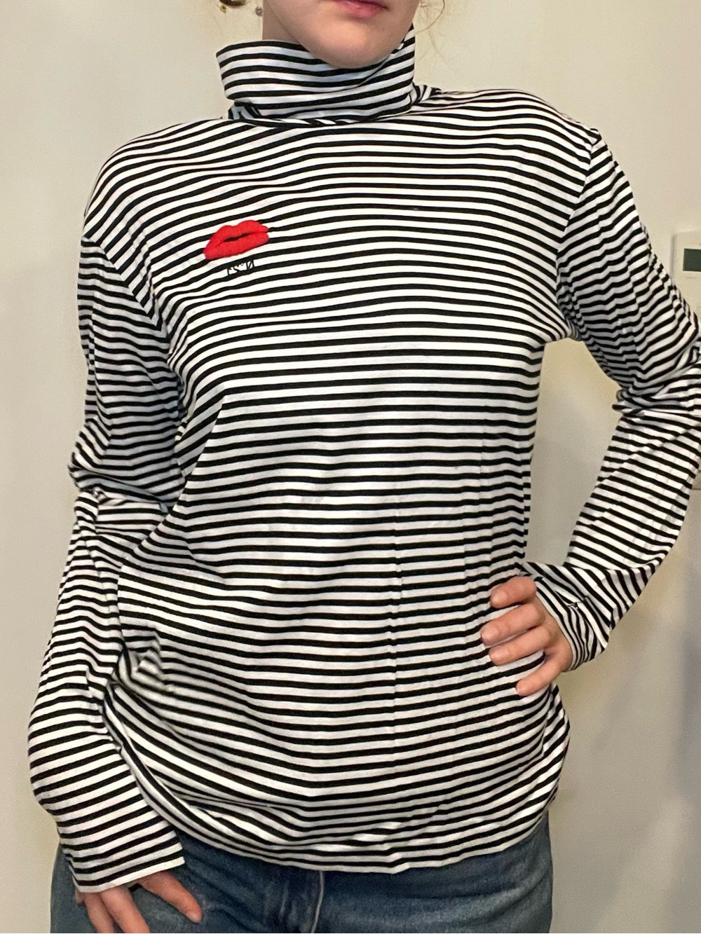 No.21 Striped Black & White Turtleneck Top with Red Lip Accent